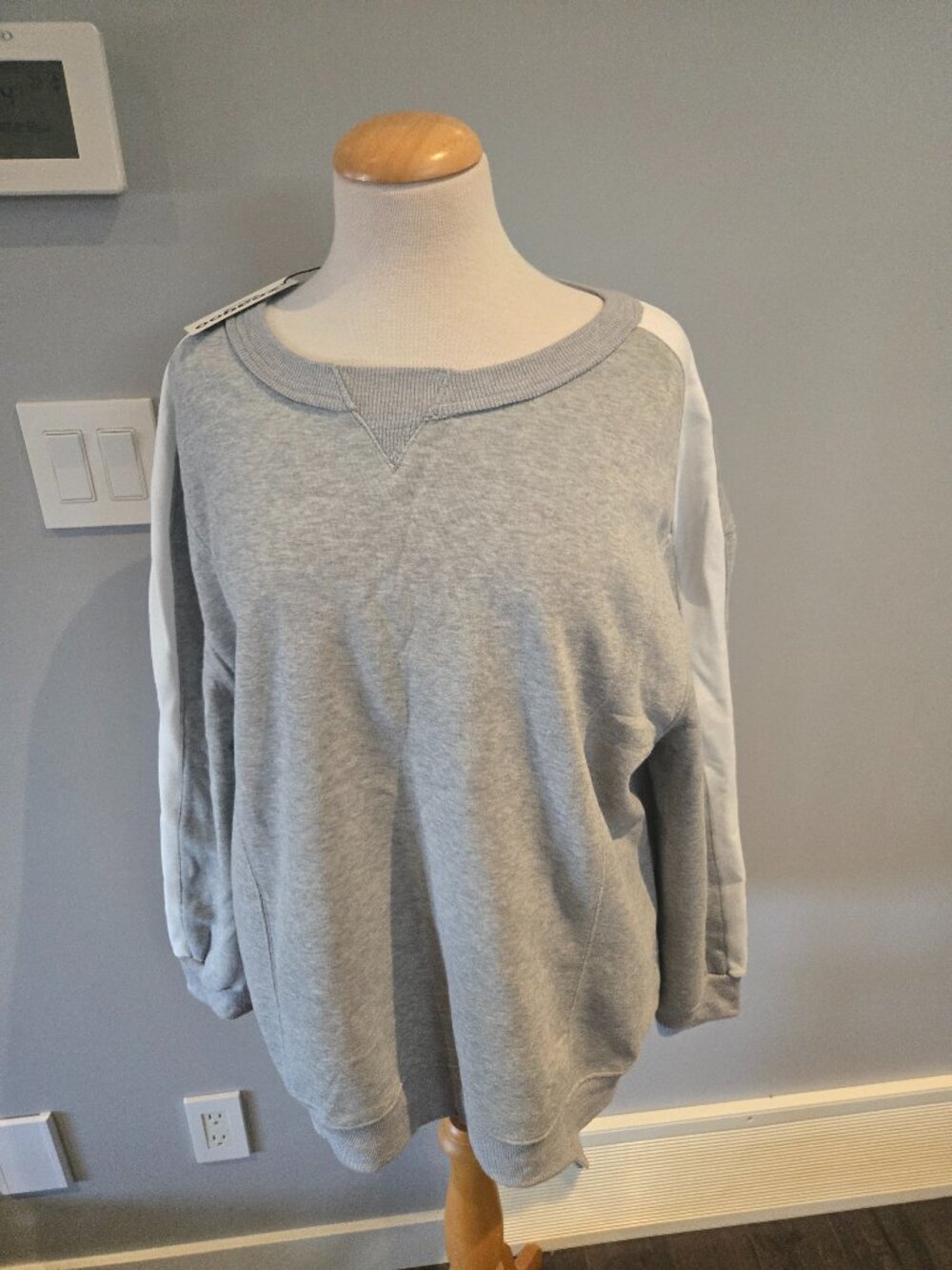 Zeagoo Colorblock Long Sleeve Sweatshirt | Size XL | Gray & White